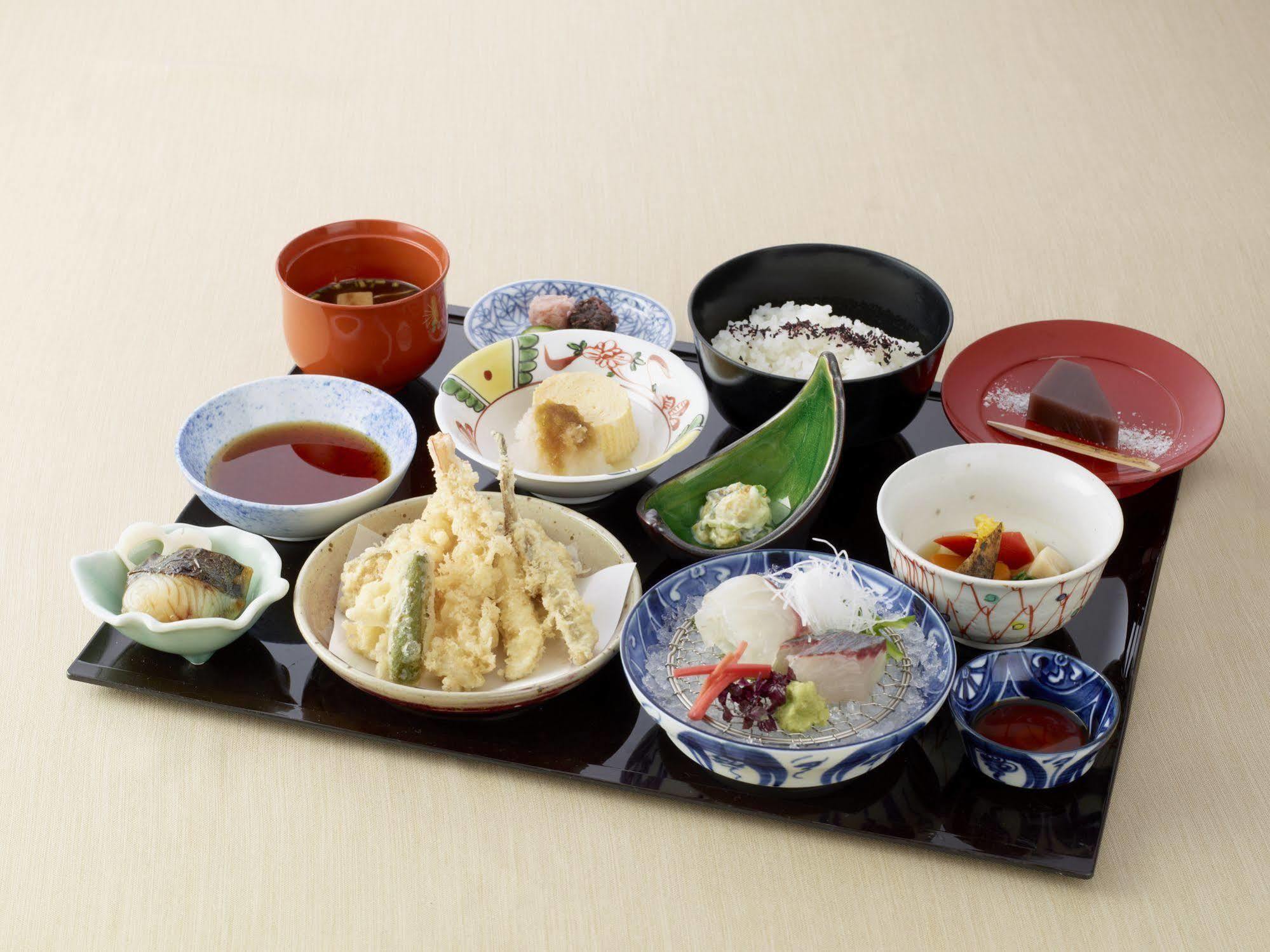 Kobe Seishin Oriental Hotel Bagian luar foto